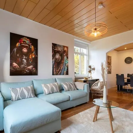 Altbauwohnung In Im Gruenen מאיין