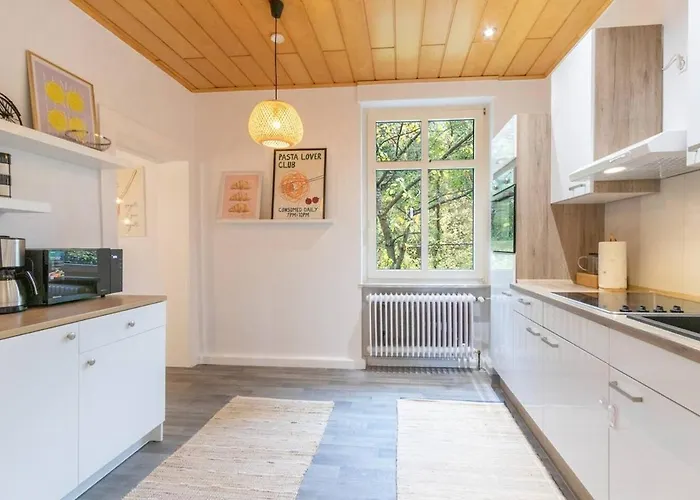 Altbauwohnung In Im Gruenen *