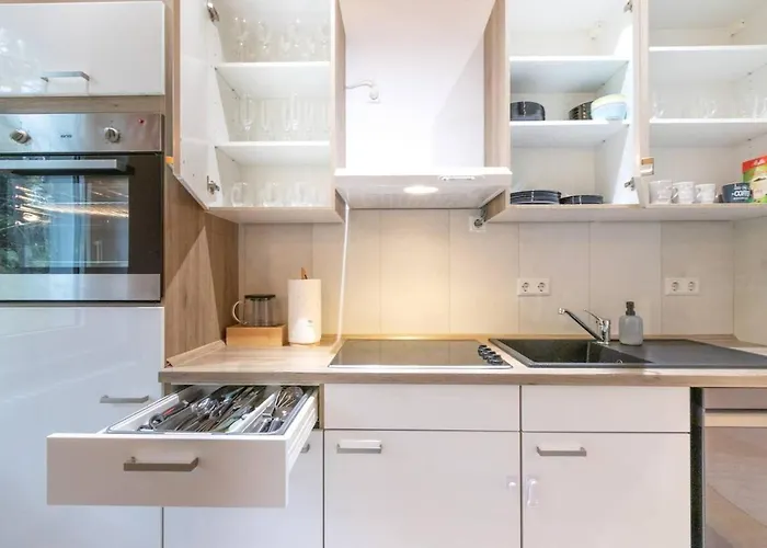 Altbauwohnung In Im Gruenen 公寓 马延